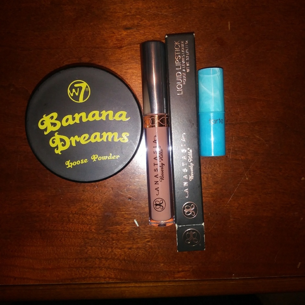 Lips plus setting powder